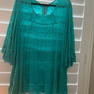 JW ,XL turquoise blouse, round collar 3/4 sleeve with flare. Eyelet material.